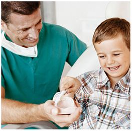 Clínica Dental Henar Fuentes niño con odontólogo